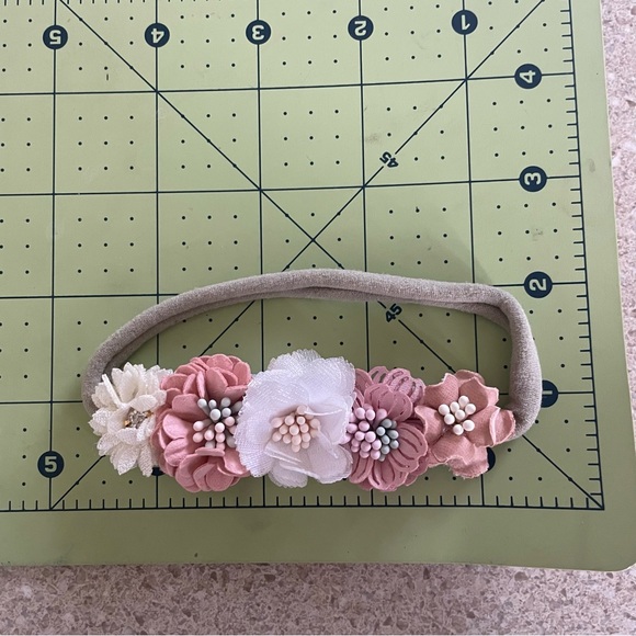 3/$20 🔷 Neutral Cream & Pink Baby Girls Flower Headband - Picture 3 of 3